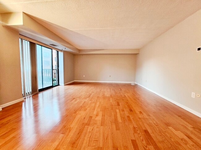 Building Photo - 1243 Beacon St