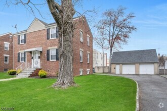 Building Photo - 228 Willow Ave