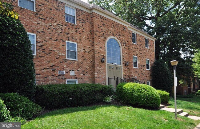 Building Photo - 866 College Pky