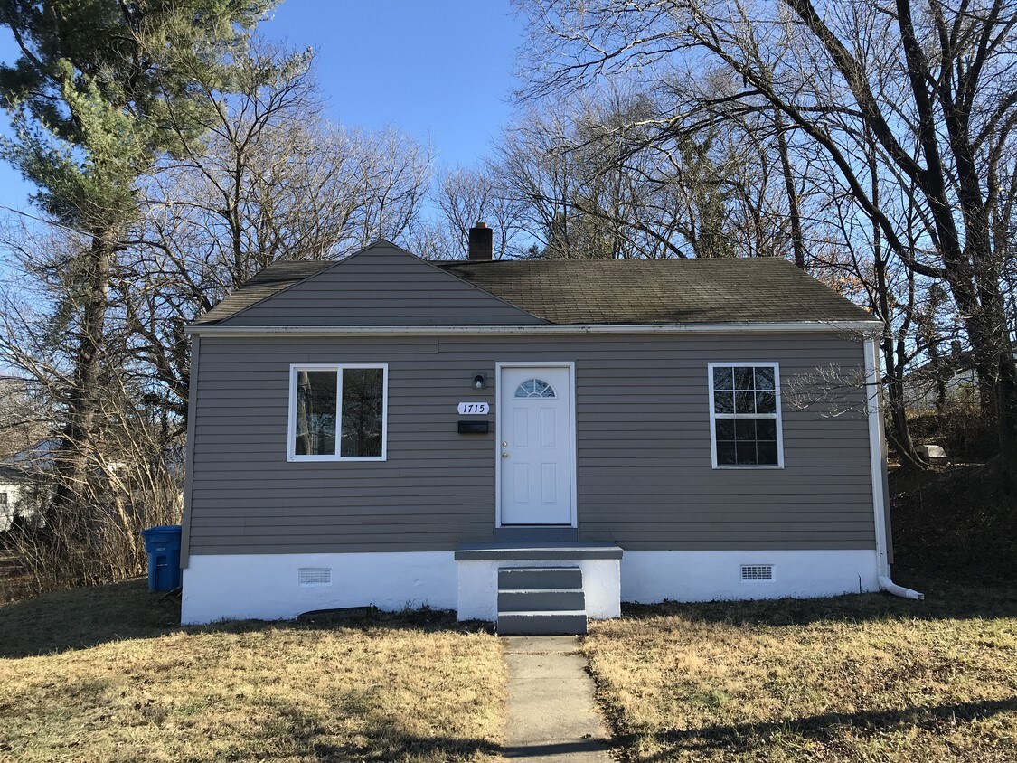 1715 11th St NW, Roanoke, VA 24012 House Rental in Roanoke, VA