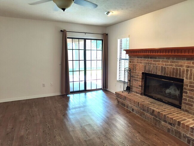 Foto del edificio - Large 3 bedroom 2 bath home for rent