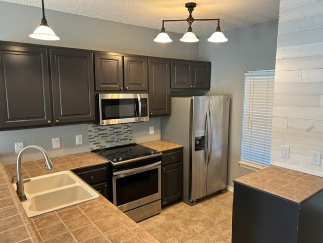 Building Photo - 2703 Bay Club Dr