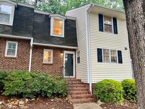 Building Photo - 923 Hampshire Ct