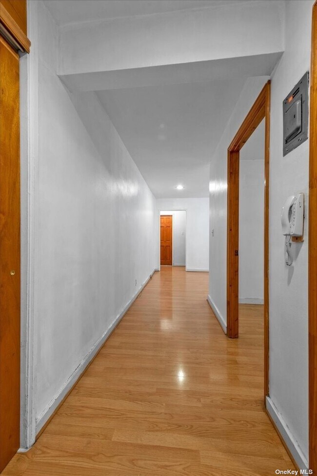 Foto del edificio - 105-33-105-66 66th Ave