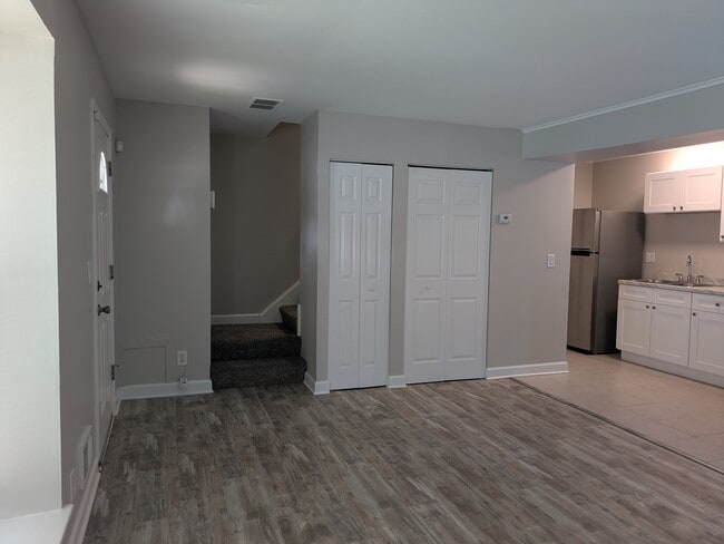 Building Photo - 16H Fernwood Dr