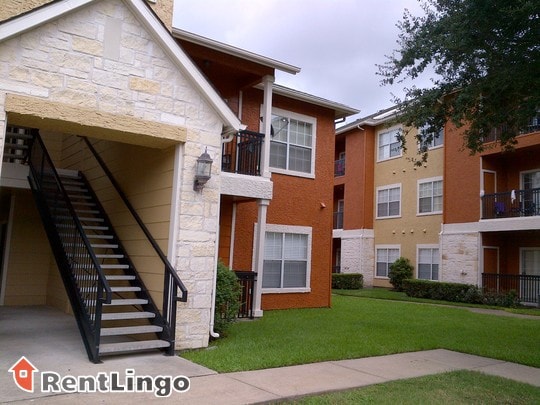 Building Photo - 12655 Crossroads Park Dr