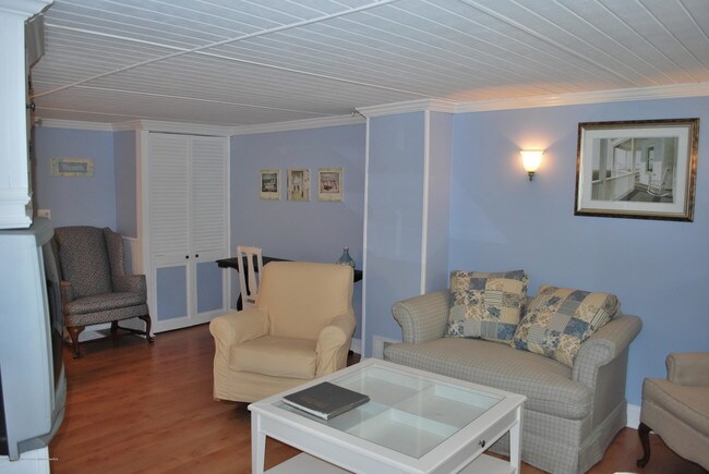 Building Photo - 71 Mt Hermon Way