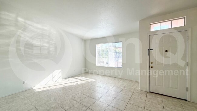 Building Photo - 8622 W Roanoke Ave
