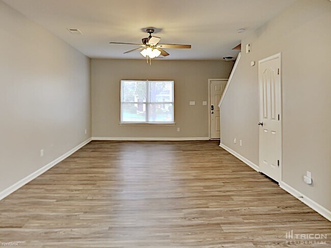 Building Photo - 711 Perth Dr