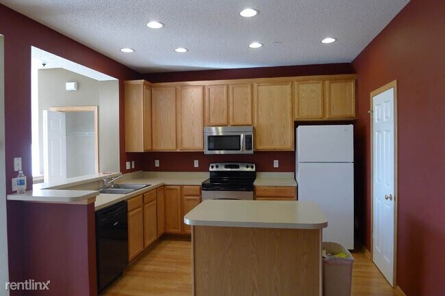 Building Photo - 2 br, 2 bath Townhome - 14590 Sumter Ave
