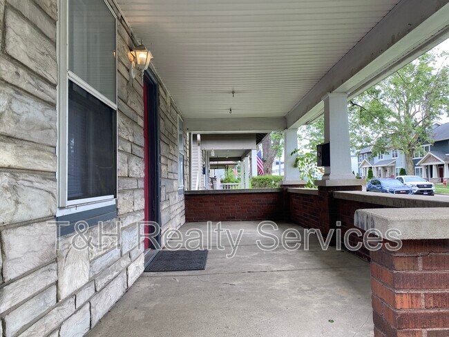 Building Photo - 6158 Winthrop Ave