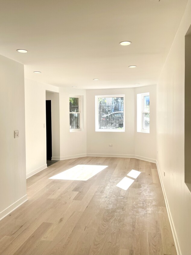 Foto principal - 3006 N Troy St