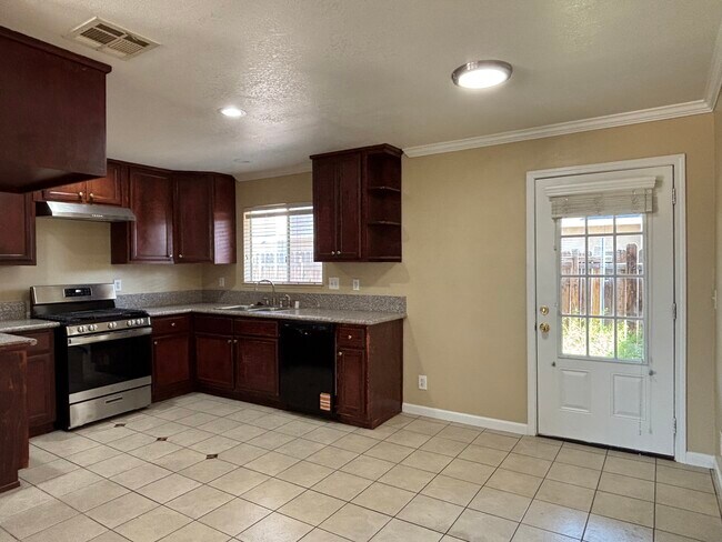 Foto del edificio - 12991 Kiowa Rd