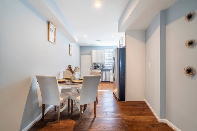 Building Photo - 2005 Cecil Ave