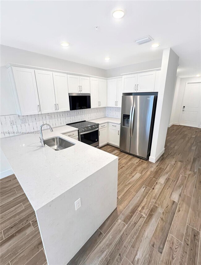 Building Photo - 145 SW 170th Ave