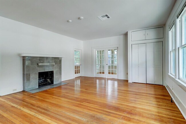Building Photo - 418 Branard St