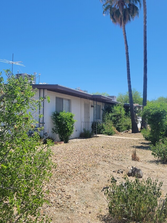 Foto del edificio - 1530 N Sycamore Blvd