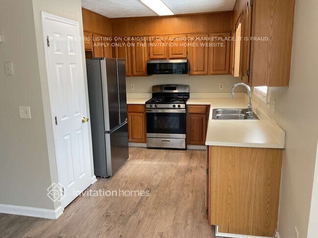 Foto del edificio - 2712 Inverloch Cir