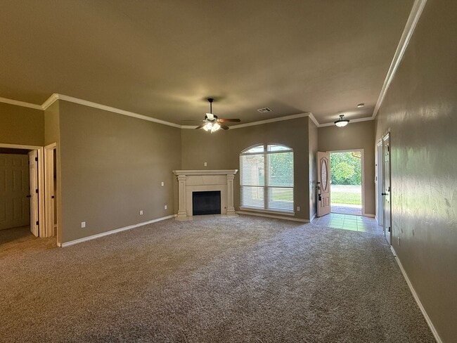 Building Photo - **$200 OFF MOVE IN SPECIAL!!** ask for det...