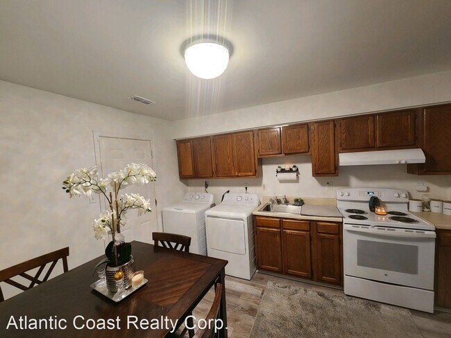Building Photo - 2 br, 1 bath House - 1411 Lois Lane A