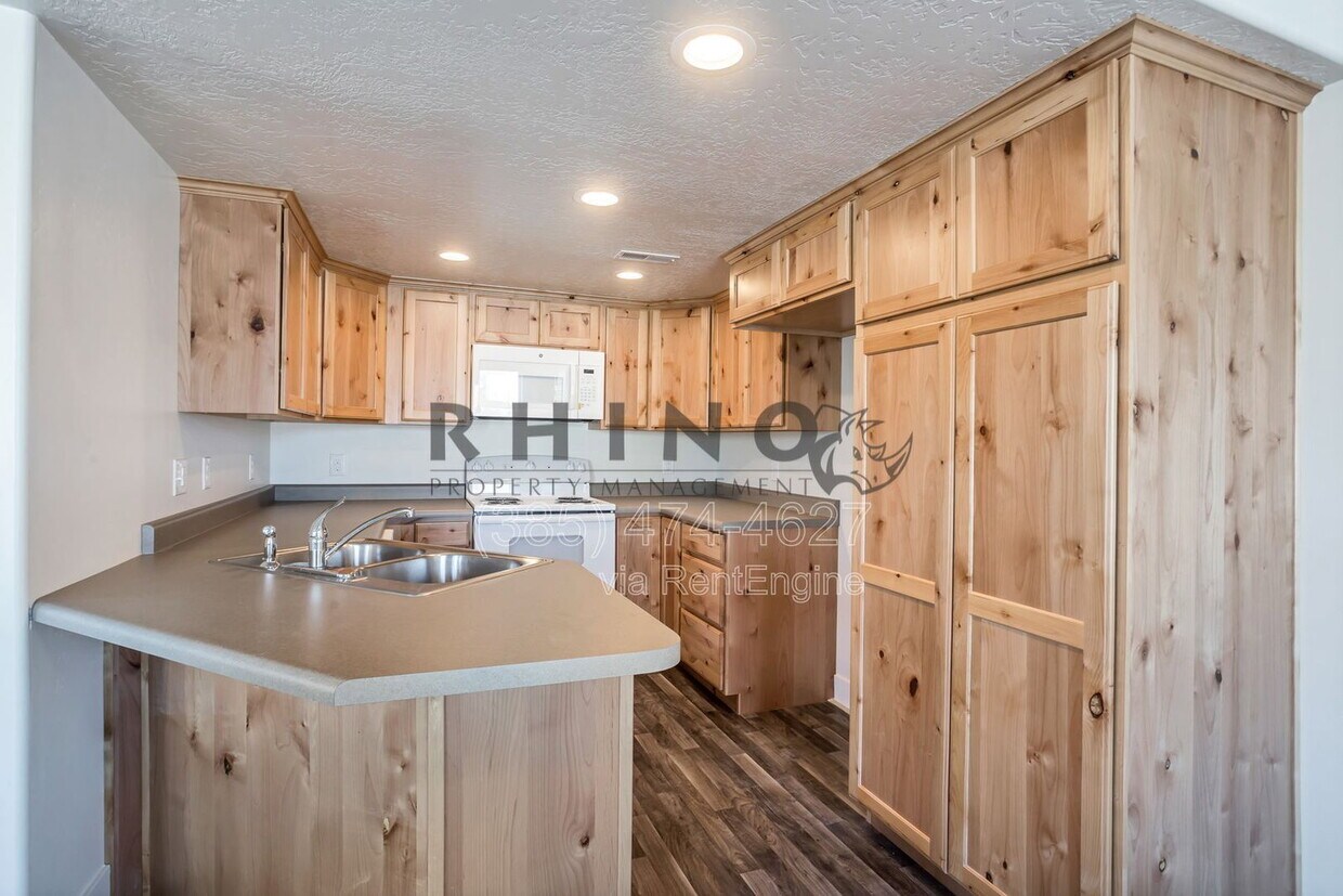 Photo - 834 Lennox Street