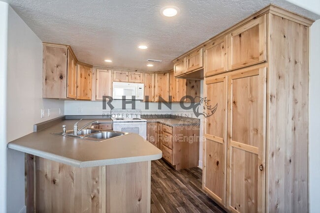 Photo - 834 Lennox St Townhome