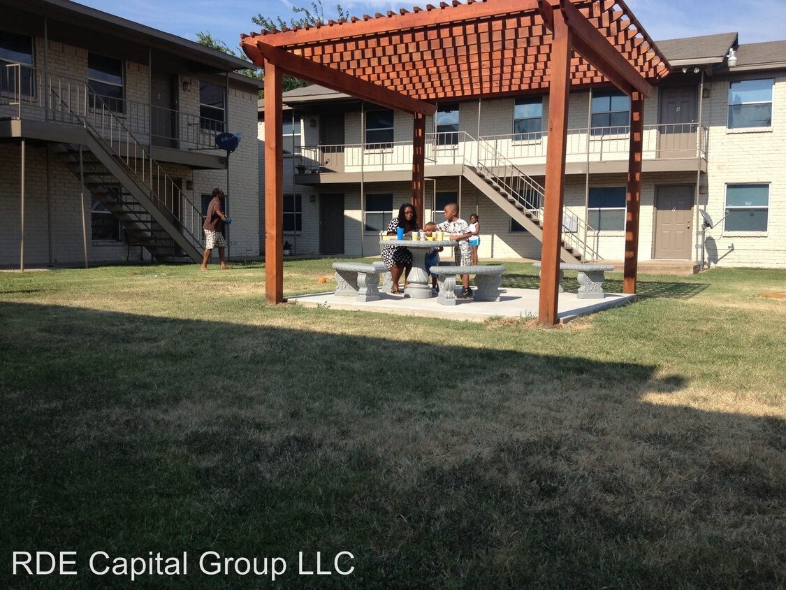 Foto principal - 2462 Fort Worth St