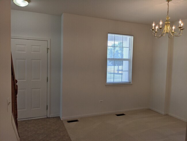 Building Photo - 625 Legend Ln