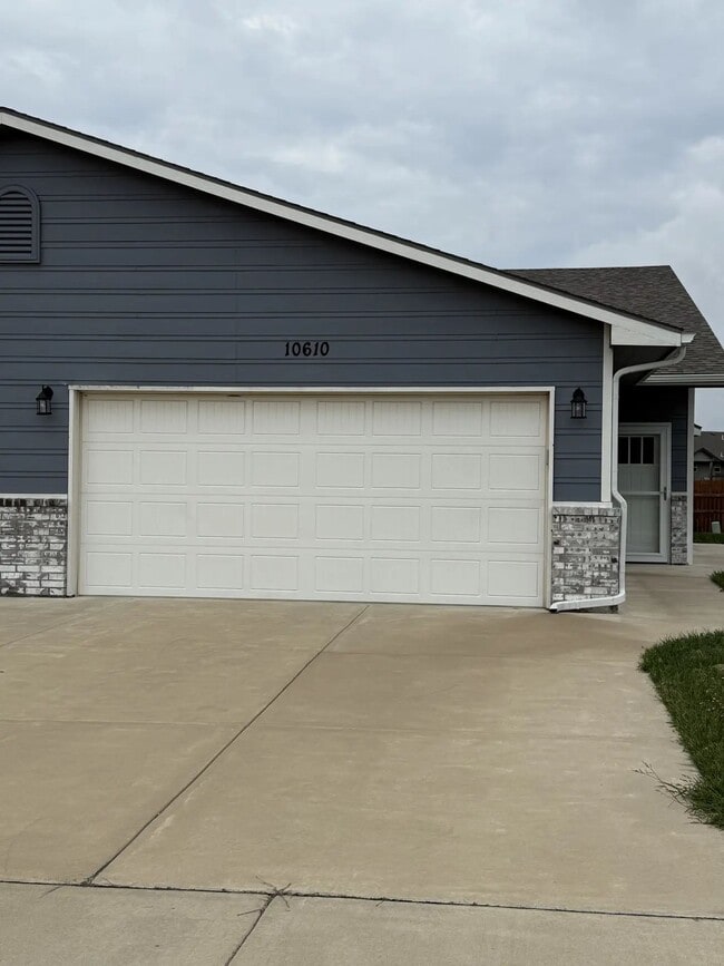 Foto del edificio - 10610 E Conifer St