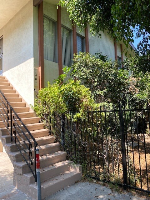 Primary Photo - 1607 N Harvard Blvd