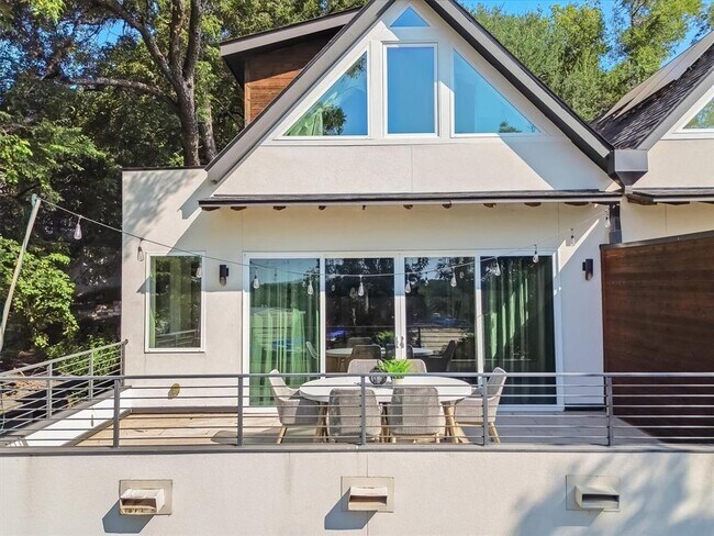 Foto del edificio - 2712 Oak Springs Dr