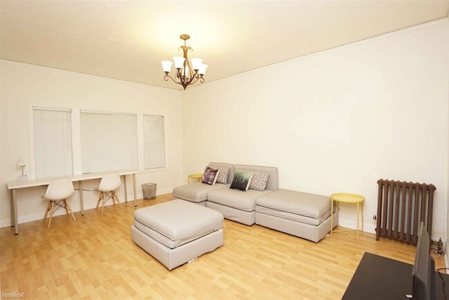 Building Photo - 1 br, 1 bath Apartment - Cedar Units Cedar 1