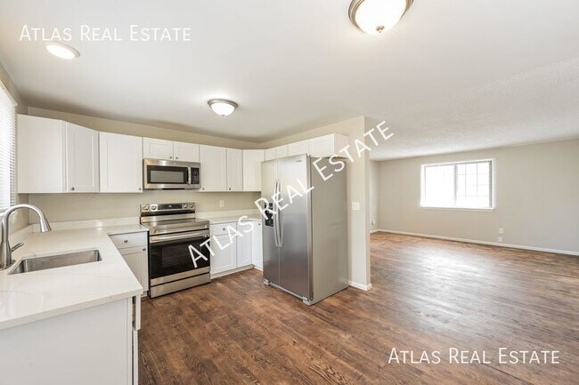 Building Photo - 2 WEEKS FREE RENT IF MOVED IN BY 8/31!  Br...
