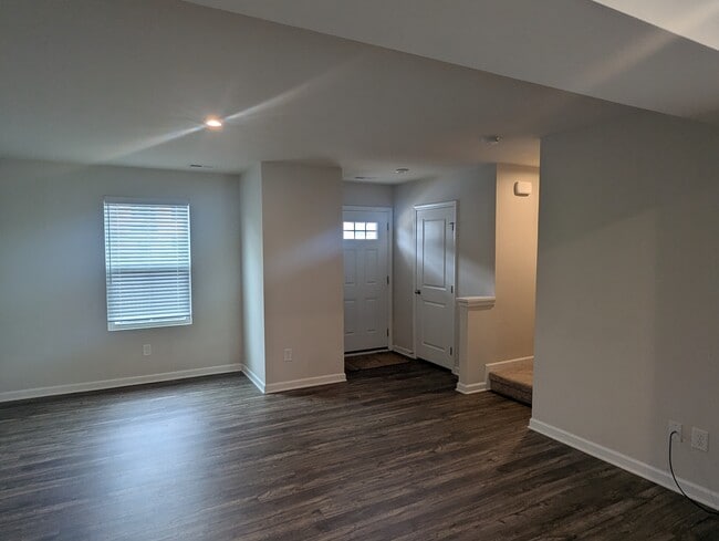 Building Photo - 133 Fernside Ct