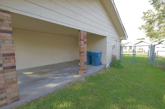 Foto del edificio - 3 Bed 1.5 Bath Home