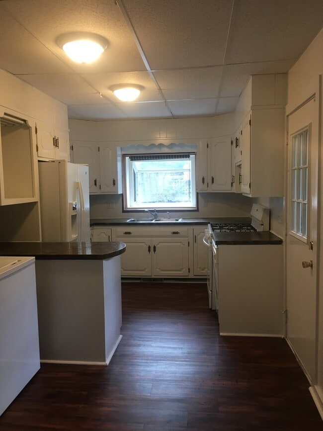 Building Photo - Video in Pictures! Available Now!York City SD