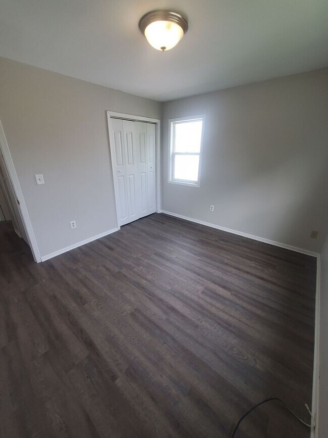 Foto del edificio - 8109-8111 W Villard Ave. (Duplex)