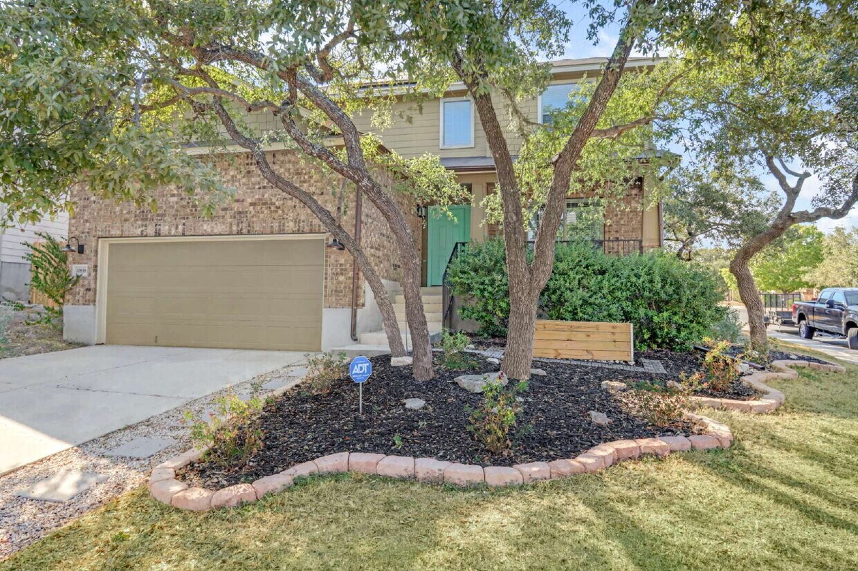 Photo - "Spacious 3-Bed, 3-Bath Sanctuary at 10838 Black Wolf Bay, San Antonio – 2,236 Sq. Ft. of Comfort!"