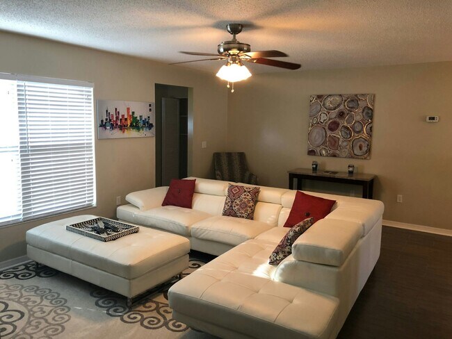 Foto del edificio - 741 Dean Ave
