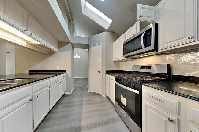 Foto del edificio - 12907 Stancliff Oaks St
