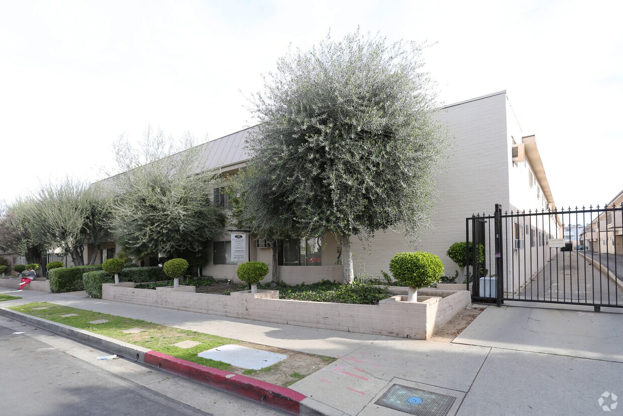 Encino Hillcrest Apartments Apartments in Encino, CA