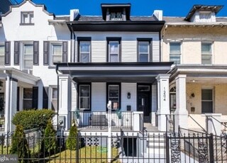Building Photo - 1204 Staples St NE