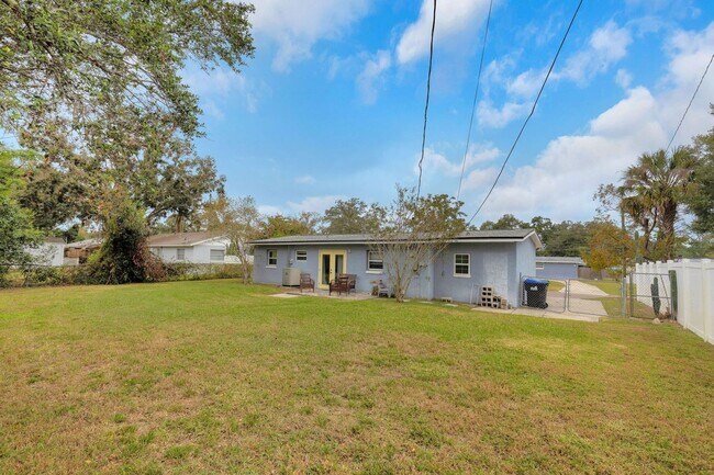 Building Photo - Charming 3-Bedroom, 2-Bathroom Single Fami...