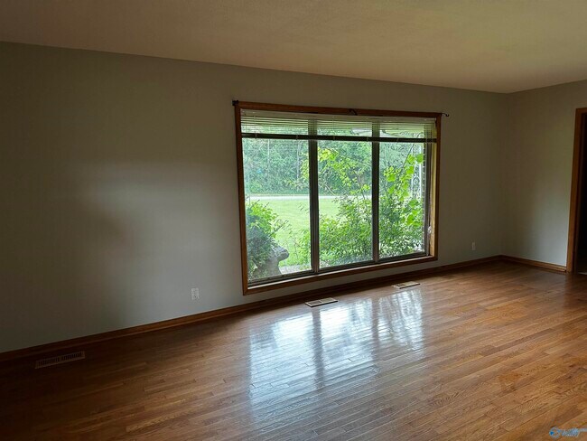 Foto del edificio - 3920 Godfrey Ave NE