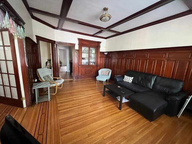 Foto del edificio - 1033 Beacon St