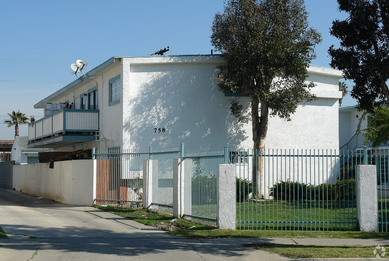 Foto del edificio - 758 Shalimar Dr