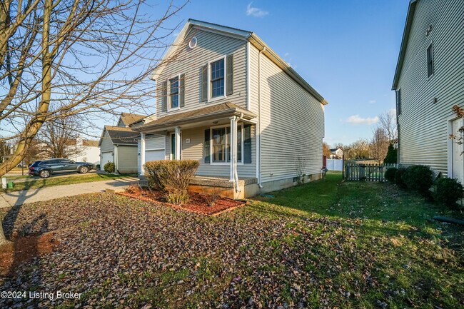 Building Photo - 4022 Orchard Lake Dr