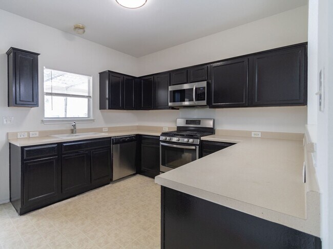 Building Photo - 702 Pampas Ricas Dr, Leander, TX 78641