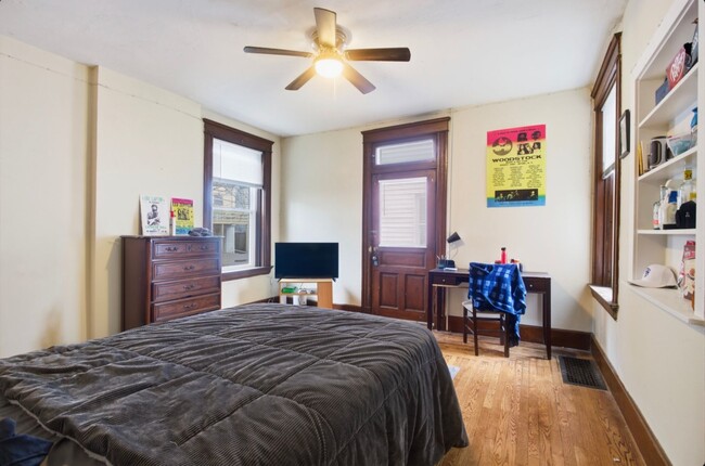 Foto del edificio - 2328 Stratford Ave