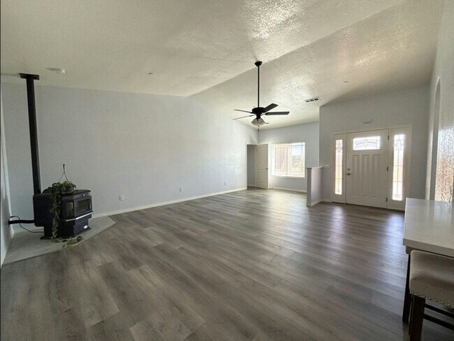 Building Photo - 9875 Magnolia Ave